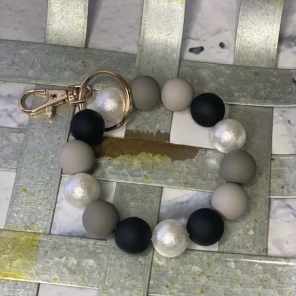 Beaded Wrislet Keychain- Black & White - Picture 1 of 1